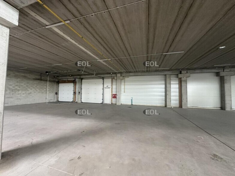 Light Industrial in Tremblay-en-France to rent - Building Photo - Image 3 of 9