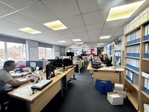 11-13 Parker Dr, Leicester to rent Interior Photo- Image 2 of 7