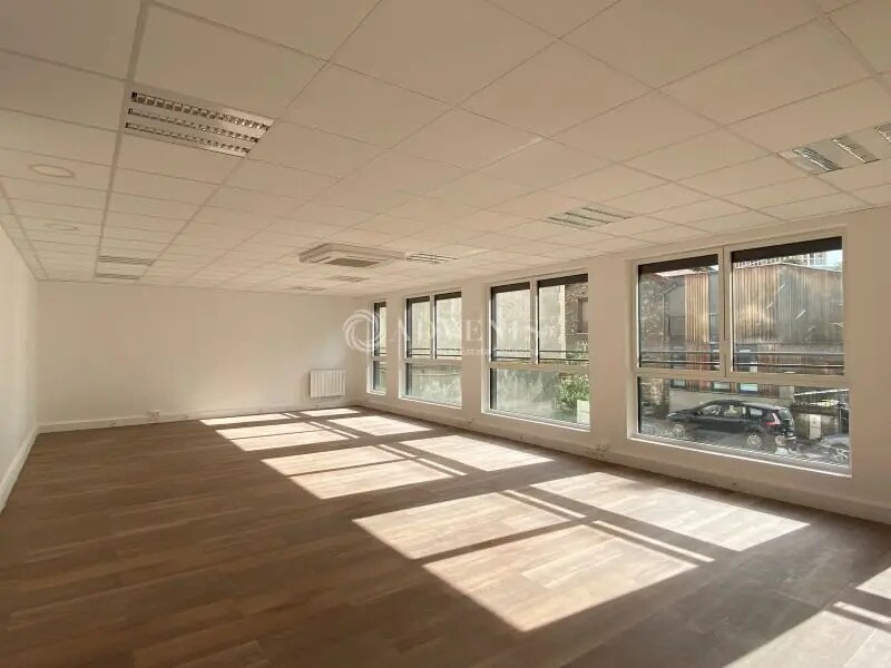 Location Bureaux 88 m² - Photo 1