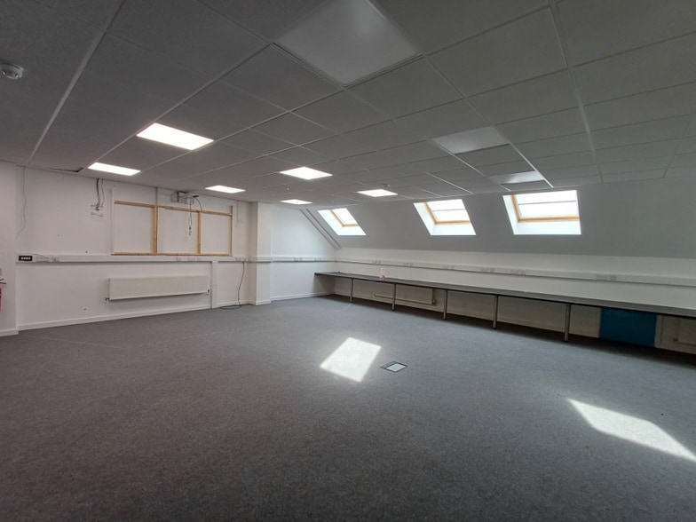 Quay St, Truro to rent - Interior Photo - Image 3 of 10