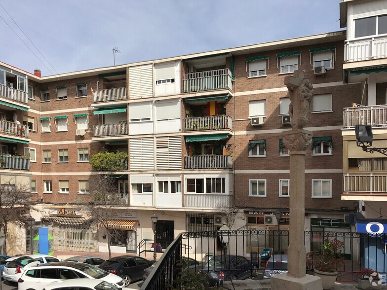 Plaza San Juan, 1, Pozuelo de Alarcón, Madrid to rent - Building Photo - Image 2 of 2
