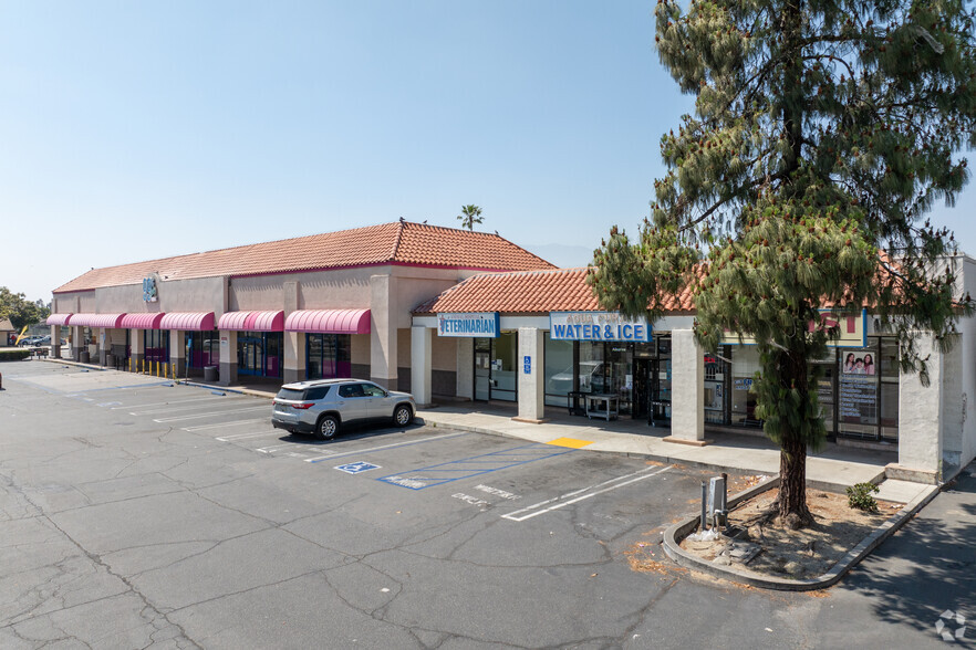 9251-9255 Sierra Ave, Fontana, CA for rent - Primary Photo - Image 1 of 7