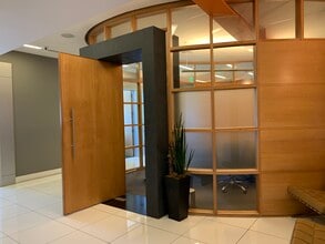 8665 Wilshire Blvd, Beverly Hills, CA to rent Interior Photo- Image 2 of 2