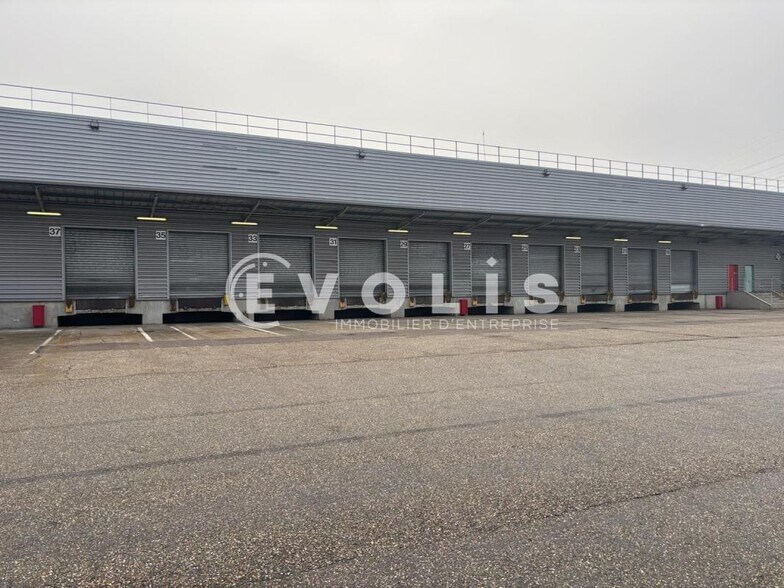 5 Boulevard Vos, Mions to rent - Building Photo - Image 1 of 29