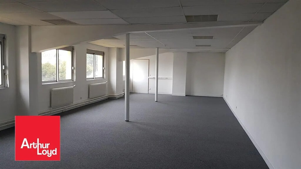 Location Bureaux 91 m² - Photo 1