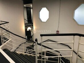 Light Industrial in Trappes to rent Interior Photo- Image 1 of 1