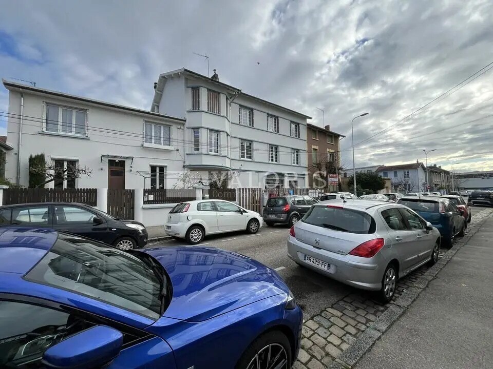 Office in Lyon to rent Building Photo- Image 1 of 12