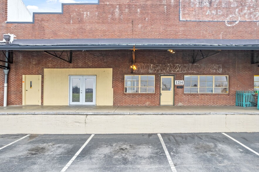 1214 College St, Clarksville, TN for rent - Building Photo - Image 3 of 41