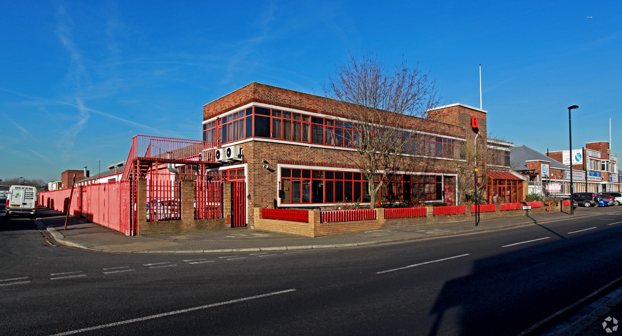 Bilton Road, Park Royal (UB6 7DB) portfolio of 3 properties for sale on LoopNet.co.uk Primary Photo- Image 1 of 4