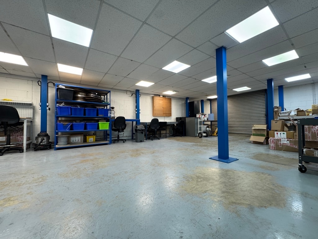Woodlands Park Ave, Maidenhead, BKS SL6 3UA - Unit 3 - - Interior Photo - Image 2 of 4