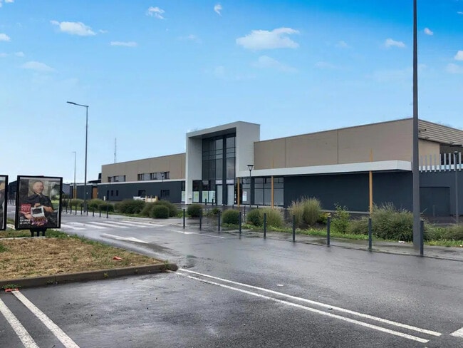 Location Commerce 3 255 m²