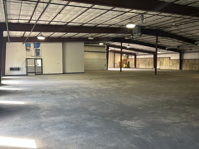 814 Post Rd, Madison, WI to rent - Building Photo - Image 2 of 9