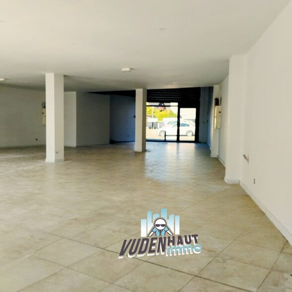 Retail in Plaisance-du-Touch to rent - Interior Photo - Image 3 of 9
