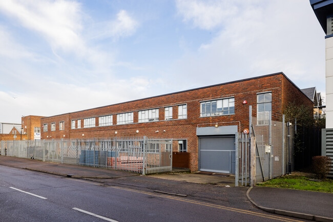 More details for 9-10 Warwick Rd, Borehamwood - Industrial to Rent