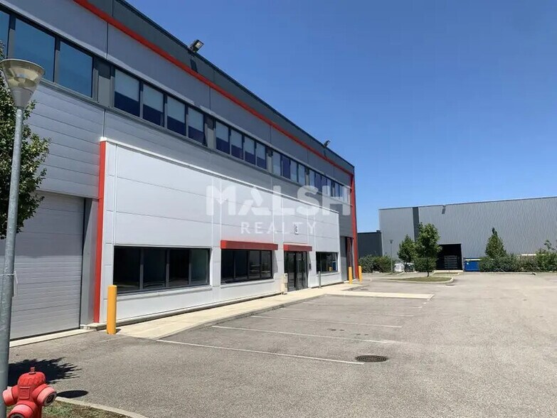 Light Industrial in Meyzieu to rent - Building Photo - Image 3 of 12