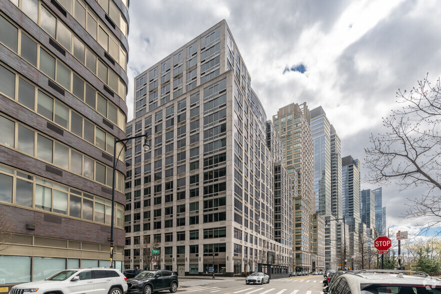 100 Riverside Blvd, New York, NY for sale - Building Photo - Image 2 of 7