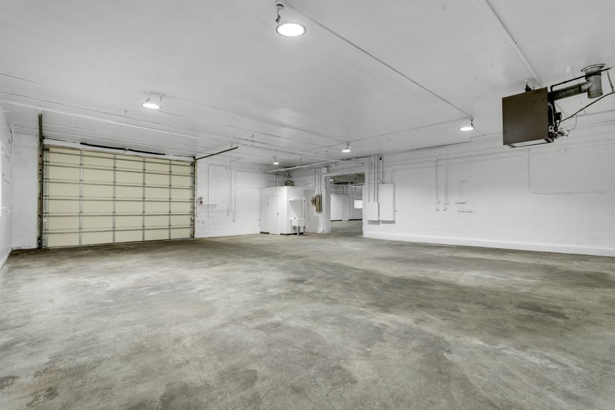 13940 - 13980 Tualatin Valley hwy, Beaverton, OR to rent Interior Photo- Image 1 of 31