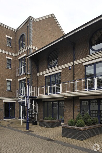 8 Square Rigger Row, London to rent - Primary Photo - Image 1 of 3