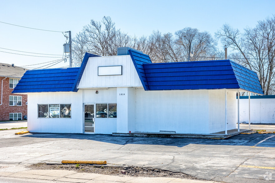 5814 Hickman Rd, Urbandale, IA for rent - Building Photo - Image 1 of 20