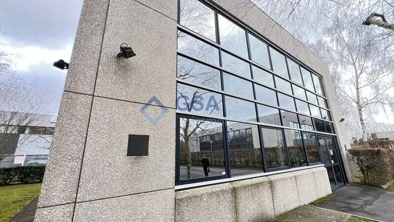 Office in Lisses to rent Building Photo- Image 1 of 11