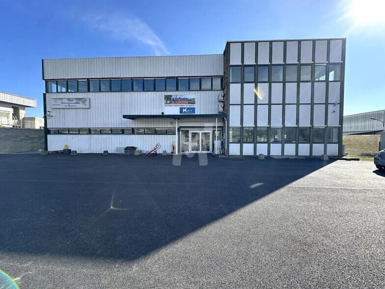 Light Industrial in Palaiseau to rent - Building Photo - Image 3 of 10