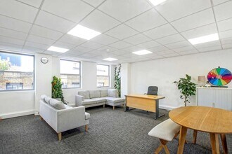 8 Baltic St E, London to rent Interior Photo- Image 2 of 4