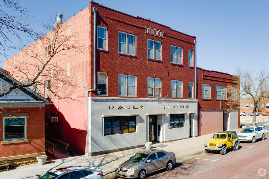 705 N 2nd Ave, Dodge City, KS for rent - Primary Photo - Image 1 of 38