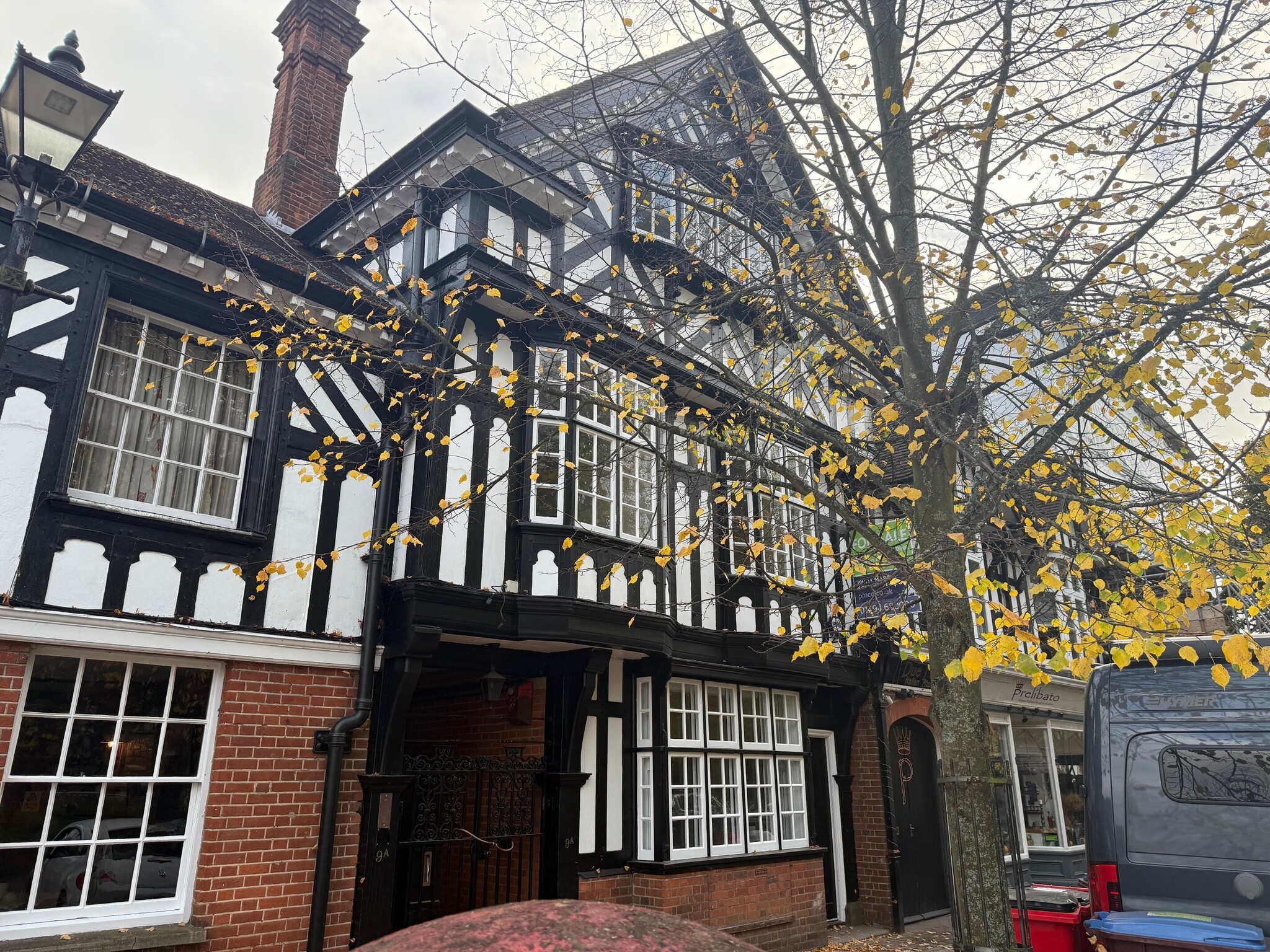 9 Windsor End, Beaconsfield to rent Building Photo- Image 1 of 14