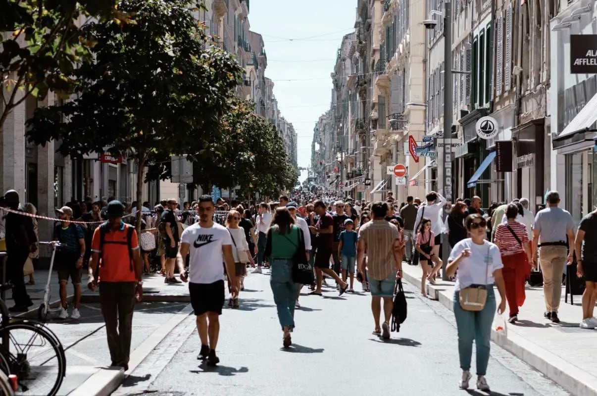 Retail in Marseille to rent Building Photo- Image 1 of 5
