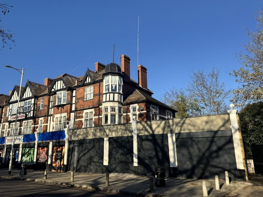 89-95A Aldersbrook Rd, London to rent Building Photo- Image 1 of 2