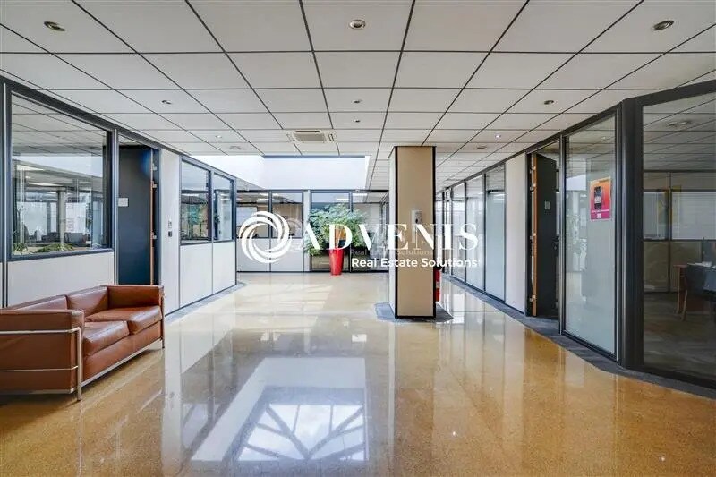 Office in Villiers-sur-Marne to rent Interior Photo- Image 1 of 8