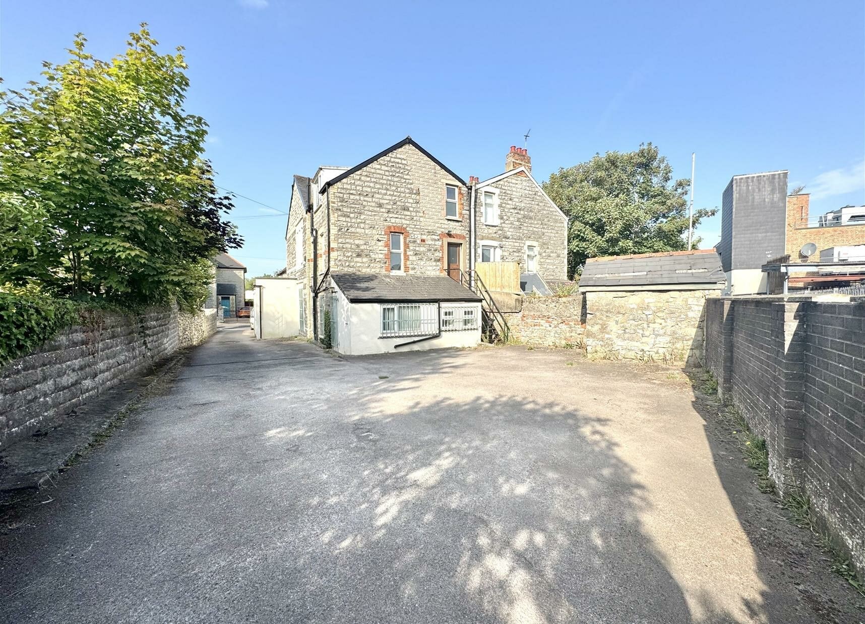 3A Hickman Rd, Penarth to rent Building Photo- Image 1 of 3
