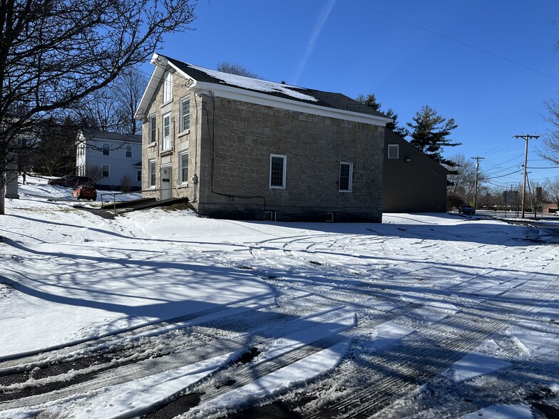 4863 W Seneca Tpke, Syracuse, NY for rent - Building Photo - Image 1 of 6