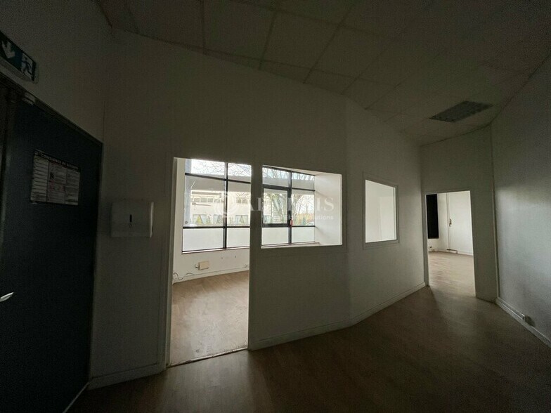 23 Rue Des Poiriers, Plaisir to rent - Interior Photo - Image 2 of 10