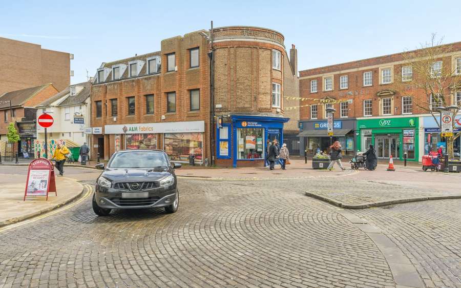 1-5 High St, Aylesbury for sale - Building Photo - Image 3 of 6