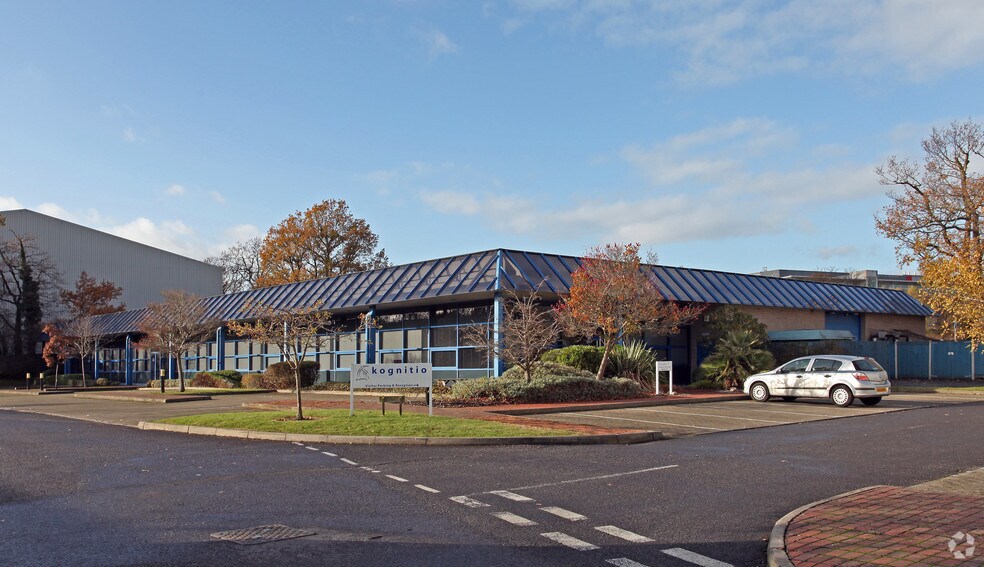 Cookham Rd, Bracknell for sale - Primary Photo - Image 1 of 1