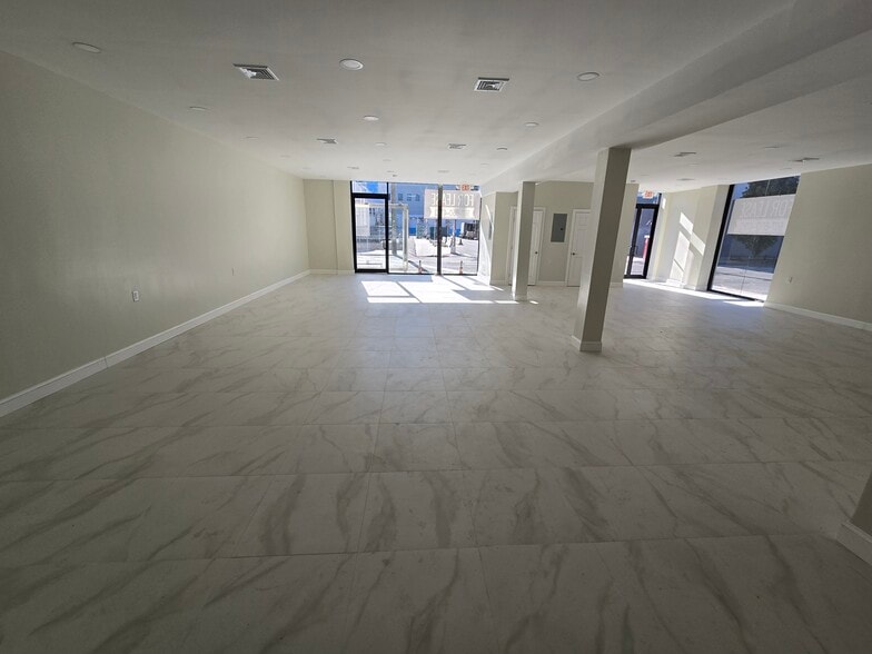 72 Van Dyke St, Brooklyn, NY to rent - Building Photo - Image 3 of 20