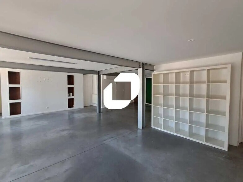 Office in Bordeaux to rent - Interior Photo - Image 2 of 9