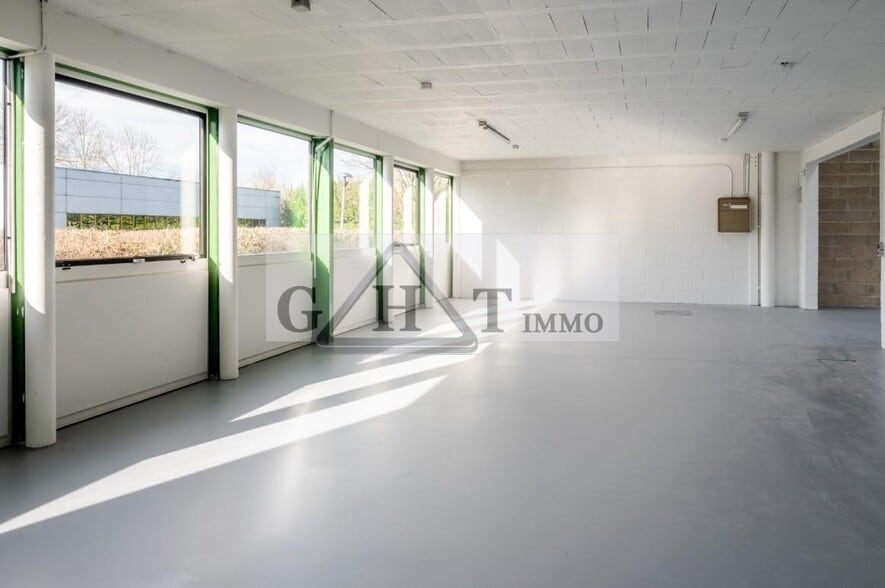 Industrial in Saint-Thibault-des-Vignes to rent - Interior Photo - Image 3 of 5