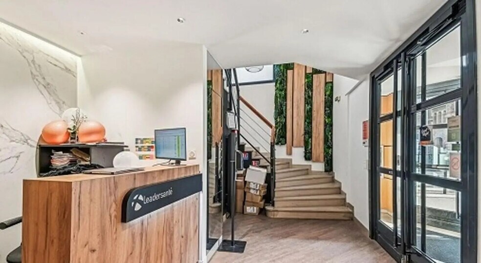 82 Bis Bis Rue Thiers, Boulogne-Billancourt to rent - Lobby - Image 2 of 17