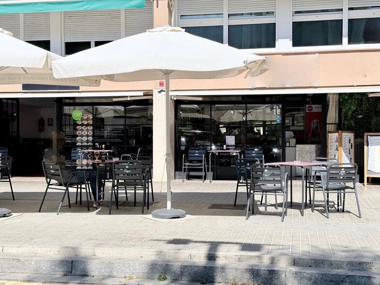 Retail in L'Hospitalet de Llobregat, Barcelona to rent - Interior Photo - Image 2 of 4