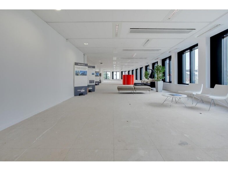 Office in La Garenne-Colombes to rent - Interior Photo - Image 2 of 9