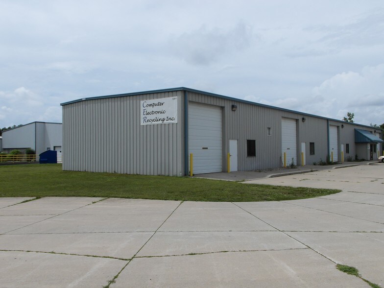 56700 Elk Park Dr, Elkhart 46516 UK