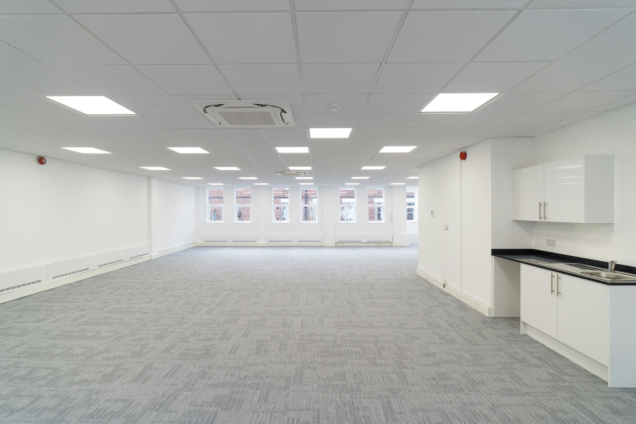 39 Queen St, Maidenhead to rent Building Photo- Image 1 of 10