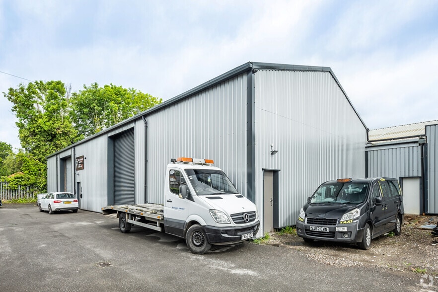 Factory Ln, Penwortham to rent - Building Photo - Image 2 of 13