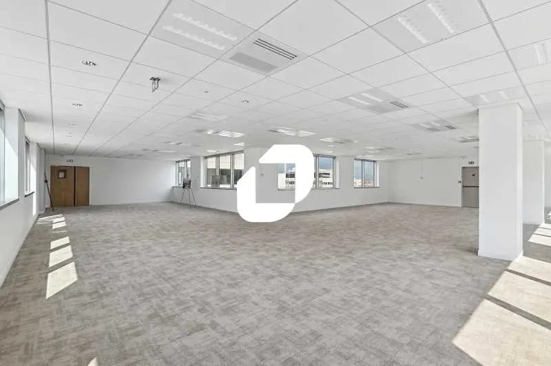 Office in Clichy to rent Interior Photo- Image 1 of 1
