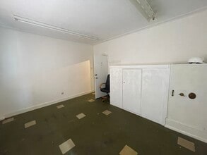 1 Winchester Av, Denny to rent Interior Photo- Image 2 of 2