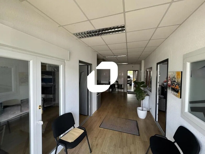 10 Rue Jean Monnet, Eckbolsheim to rent - Interior Photo - Image 3 of 5