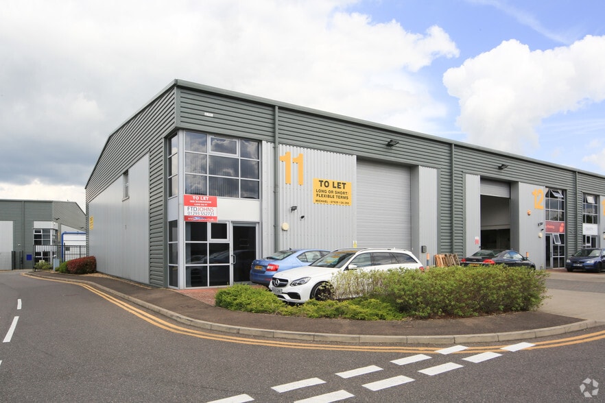 Salbrook Rd, Redhill to rent - Building Photo - Image 2 of 6