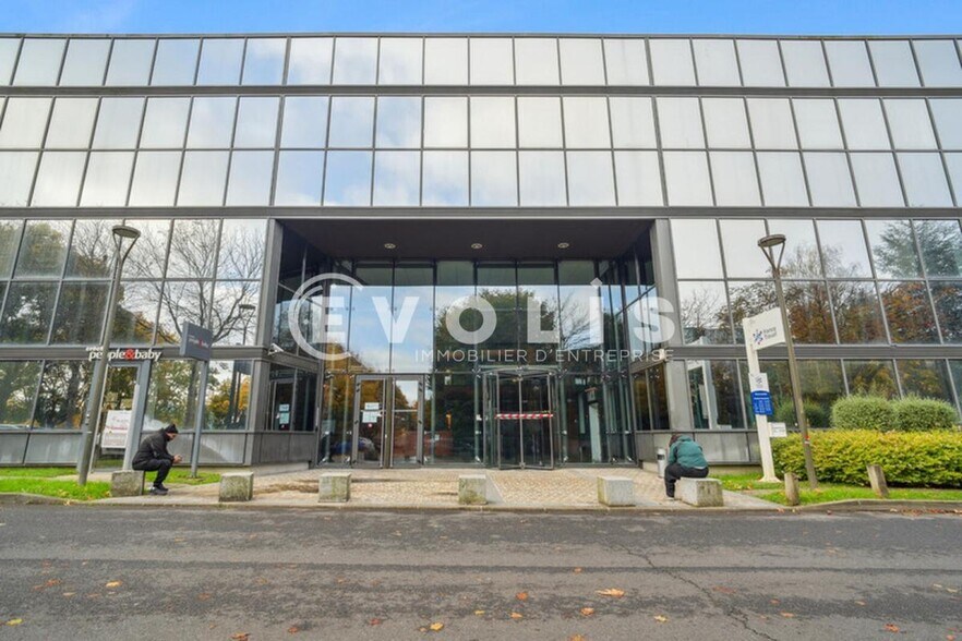 Office in Rosny Sous Bois to rent - Building Photo - Image 1 of 14